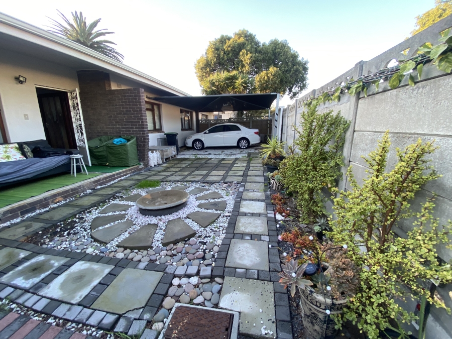 To Let 2 Bedroom Property for Rent in Monte Vista Western Cape